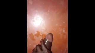 BLACK AFRICAN GUY JOUE AVEC SON BLG UNCUT DICK PENDANT QUE SA BELLE-SOEUR EST DANS LE SALON ! !️