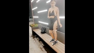 MET A PORNSTAR OUTSIDE PUBLIC IN THE CITY FLIRTED AND SHE GAVE ME BLOWJOB