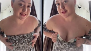 Brune sexy dans une robe fantaisie secouant ses seins