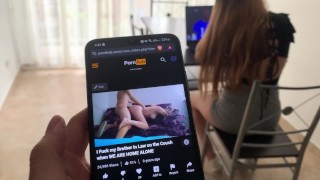 Je trouve ma belle-mère sur un site porno et elle me baise en échange de ne pas révéler son secret