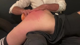 Spanking sessie met papa - echt orgasme