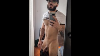 Garoto gostoso da faculdade ejacula no quarto do colega de quarto