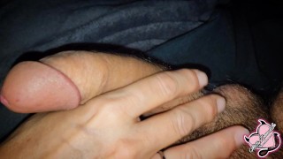 Cougar gibt einem wunderschönen Schwanz eine langsame Ruck Session.