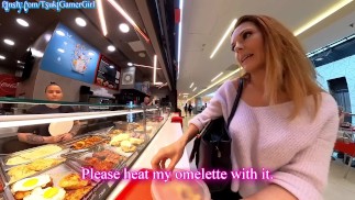 Mangiare omelletta con sperma in un ristorante pubblico - e con sperma extra frash dal camerino