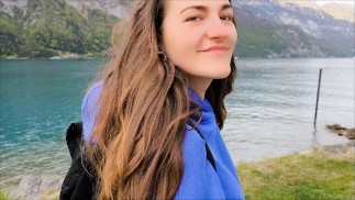 Cute Stiefschwester nach Familienausflug massiv zum Orgasmus Creampied !!