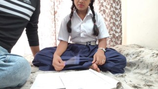 Colegiala virgen india se folla a su profesora de tusion por primera vez