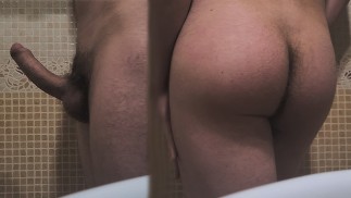 Culo Gigante pide Polla a Gritos. Termina masturbandose pensando que lo están follando.