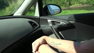 Nachdem ich mit Bailey Brooke gewandert bin, lutscht sie deinen Schwanz im Auto