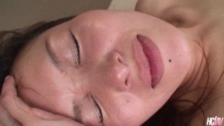 Azjatka Hottie Hitomi Kanou szuka kutasa do wypełnienia jej cipki
