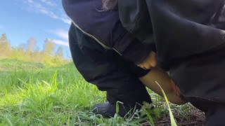 Gegen das Gesetz pisst in die Natur