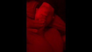 彼が私の猫を叩き、私のお尻に大混乱を引き起こす前にパパのための喉のヤギであること