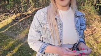 ele me fodeu com força enquanto caminhava na floresta