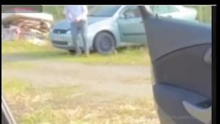 блядь-место, у парня поломка машины, он просто попросил меня о помощи