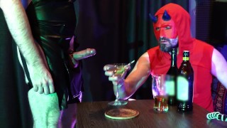 🌶️ 私人派对！大屌服务员射到我的鸡尾酒里了💦🍷